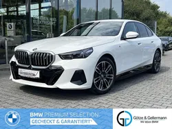 Alpinweiss Gebraucht 2024 BMW i5 M Sport Limousine | 60.840 €