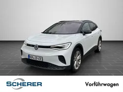 Gletscherweiß metallic / schwarz (metallic) Gebraucht 2025 VW ID.4 Pro SUV | 43.430 €