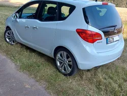 Weiß Gebraucht 2011 Opel Meriva Innovation Van / Kleinbus | 5.600 € (Fairer Preis)