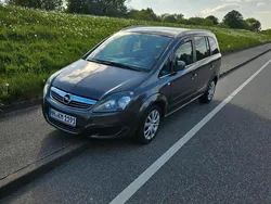 Grau Gebraucht 2011 Opel Zafira Van / Kleinbus | 4.200 € (Fairer Preis)