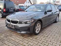 Grau Gebraucht 2020 BMW 318 Advantage Kombi | 18.599 € (Fairer Preis)