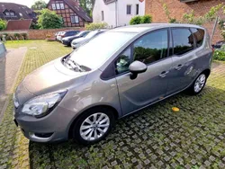 Grau Gebraucht 2015 Opel Meriva drive Van / Kleinbus | 5.900 € (Guter Preis)