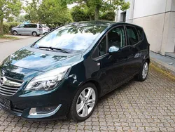 Grün Gebraucht 2016 Opel Meriva Innovation Van / Kleinbus | 11.900 € (Etwas zu teuer)