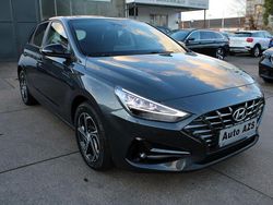 Grau Gebraucht 2020 Hyundai i30 Edition Limousine | 16.950 € (Etwas zu teuer)