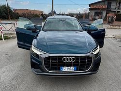 Grau Gebraucht 2019 Audi Q8 Sport SUV | 33.000 €