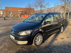 Schwarz Gebraucht 2010 VW Touran Trendline Van / Kleinbus | 5.300 € (Fairer Preis)