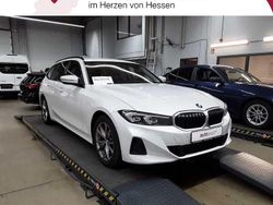 Weiß Gebraucht 2023 BMW 318 Sport Line Kombi | 20.789 € (Fairer Preis)