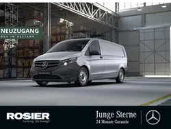Silber / brillantsilber (metallic) Gebraucht 2023 Mercedes Vito Van / Kleinbus | 33.261 € (Fairer Preis)