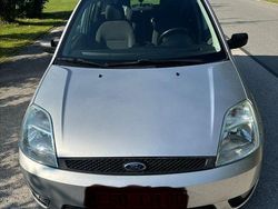Silber Gebraucht 2002 Ford Fiesta Ambiente Kleinwagen | 2.500 € (Etwas zu teuer)
