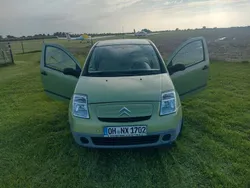 Grün Gebraucht 2003 Citroën C2 Kleinwagen | 1.900 € (Etwas zu teuer)