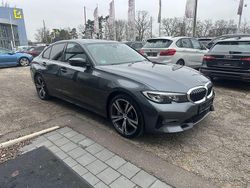 Grau Gebraucht 2020 BMW 330e Sport Line Limousine | 24.499 € (Fairer Preis)