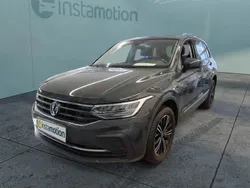 Grau Gebraucht 2022 VW Tiguan Life SUV | 31.854 € (Fairer Preis)