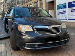 Schwarz Gebraucht 2012 Lancia Voyager Gold Van / Kleinbus | 12.900 €