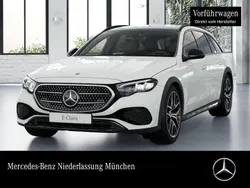 Weiß Gebraucht 2025 Mercedes E220 Avantgarde Limousine | 65.900 €
