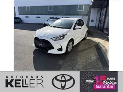 Weiß Neu 2025 Toyota Yaris Hybrid Business Edition Limousine | 26.160 € (Etwas zu teuer)