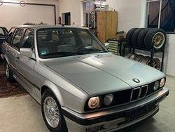 Silber Gebraucht 1991 BMW 318 Kombi | 5.900 €