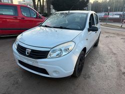 Weiß Gebraucht 2010 Dacia Sandero Limousine | 900 € (Guter Preis)