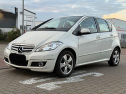 Weiß Gebraucht 2011 Mercedes A180 Avantgarde Van / Kleinbus | 6.990 € (Fairer Preis)