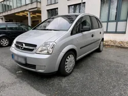 Grau Gebraucht 2004 Opel Meriva Van / Kleinbus | 3.200 € (Fairer Preis)