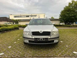 Grau Gebraucht 2005 Skoda Octavia Elegance Kombi | 3.300 € (Etwas zu teuer)
