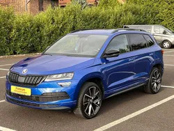 Raceblau Gebraucht 2021 Skoda Karoq SportLine SUV | 25.990 € (Fairer Preis)