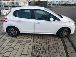 Weiß Gebraucht 2014 Peugeot 208 Active Kleinwagen | 1.899 € (Superpreis)