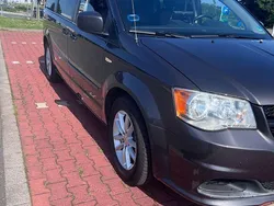 Grau Gebraucht 2015 Dodge Grand Caravan Van / Kleinbus | 14.300 € (Fairer Preis)
