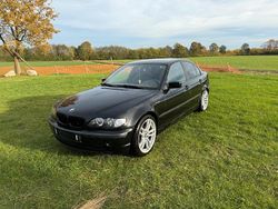 Schwarz Gebraucht 2004 BMW 318 Limousine | 2.000 € (Guter Preis)
