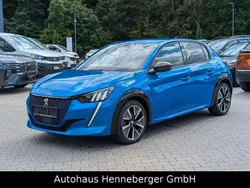 Blau Gebraucht 2021 Peugeot e-208 GT Kleinwagen | 16.490 € (Fairer Preis)