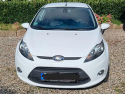 Weiß Gebraucht 2012 Ford Fiesta Champions Edition Kleinwagen | 4.900 € (Fairer Preis)