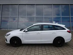 Weiß Gebraucht 2023 Hyundai i30 Comfort Kombi | 19.550 € (Fairer Preis)