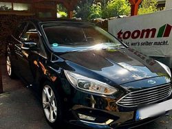 Schwarz Gebraucht 2015 Ford Focus Metall Limousine | 7.999 € (Fairer Preis)