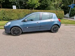Grau Gebraucht 2006 Renault Clio II Kleinwagen | 1.405 €