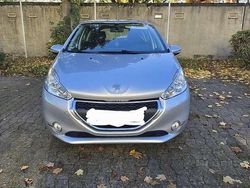 Grau Gebraucht 2013 Peugeot 208 Active Kleinwagen | 4.450 € (Fairer Preis)