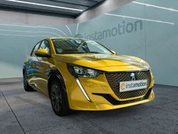 Gelb Gebraucht 2021 Peugeot e-208 Kleinwagen | 17.000 € (Fairer Preis)