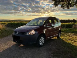 Rot Gebraucht 2015 VW Caddy Team Van / Kleinbus | 5.900 € (Fairer Preis)