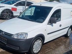 Weiß Gebraucht 2010 Opel Combo Van / Kleinbus | 2.990 € (Fairer Preis)