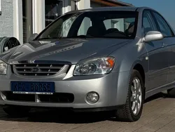 Silber Gebraucht 2004 Kia Cerato Limousine | 3.500 € (Etwas zu teuer)