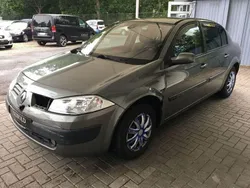 Grau Gebraucht 2004 Renault Mégane II Limousine | 580 €