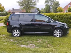 Schwarz Gebraucht 2010 VW Touran Van / Kleinbus | 4.900 € (Fairer Preis)