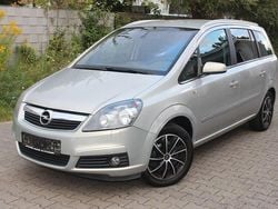 Grau Gebraucht 2007 Opel Zafira Catch Me Van / Kleinbus | 3.650 € (Fairer Preis)