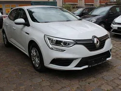 Weiß Gebraucht 2019 Renault Mégane IV Life Limousine | 11.890 € (Guter Preis)