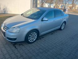 Silber Gebraucht 2005 VW Jetta Limousine | 2.300 € (Etwas zu teuer)