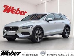 Weiss Gebraucht 2021 Volvo V60 CC Kombi | 31.890 € (Fairer Preis)