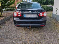 Schwarz Gebraucht 2005 VW Jetta Limousine | 2.200 € (Fairer Preis)