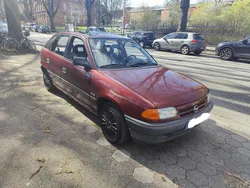 Rot Gebraucht 1992 Opel Astra Limousine | 1.500 €