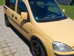 Gelb Gebraucht 2005 Opel Combo Van / Kleinbus | 1.550 €