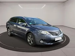 New grayish blue metallic Gebraucht 2014 Toyota Avensis Comfort Kombi | 8.999 € (Fairer Preis)