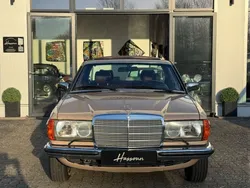Beige Gebraucht 1983 Mercedes 230 | 19.990 €