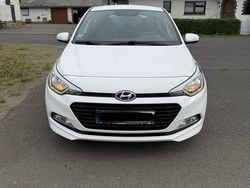 Weiß Gebraucht 2017 Hyundai i20 YES! Kleinwagen | 6.990 € (Superpreis)